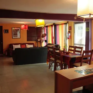 https://la-casa-naranja.quintano-roohotels.com